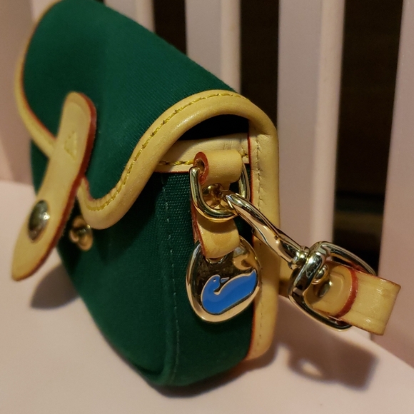 Dooney &Bourke wristlet - Picture 2 of 7